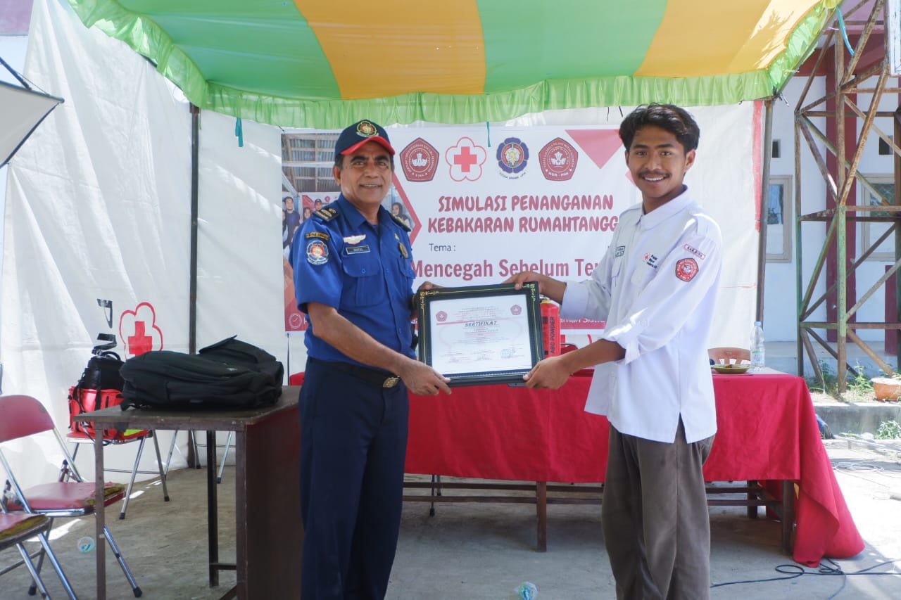 Cegah Sebelum Terjadi, Simulasi Kebakaran Rumah Tangga UKM KSR-PMI STKIP Tamsis Sukses Dilaksanakan
