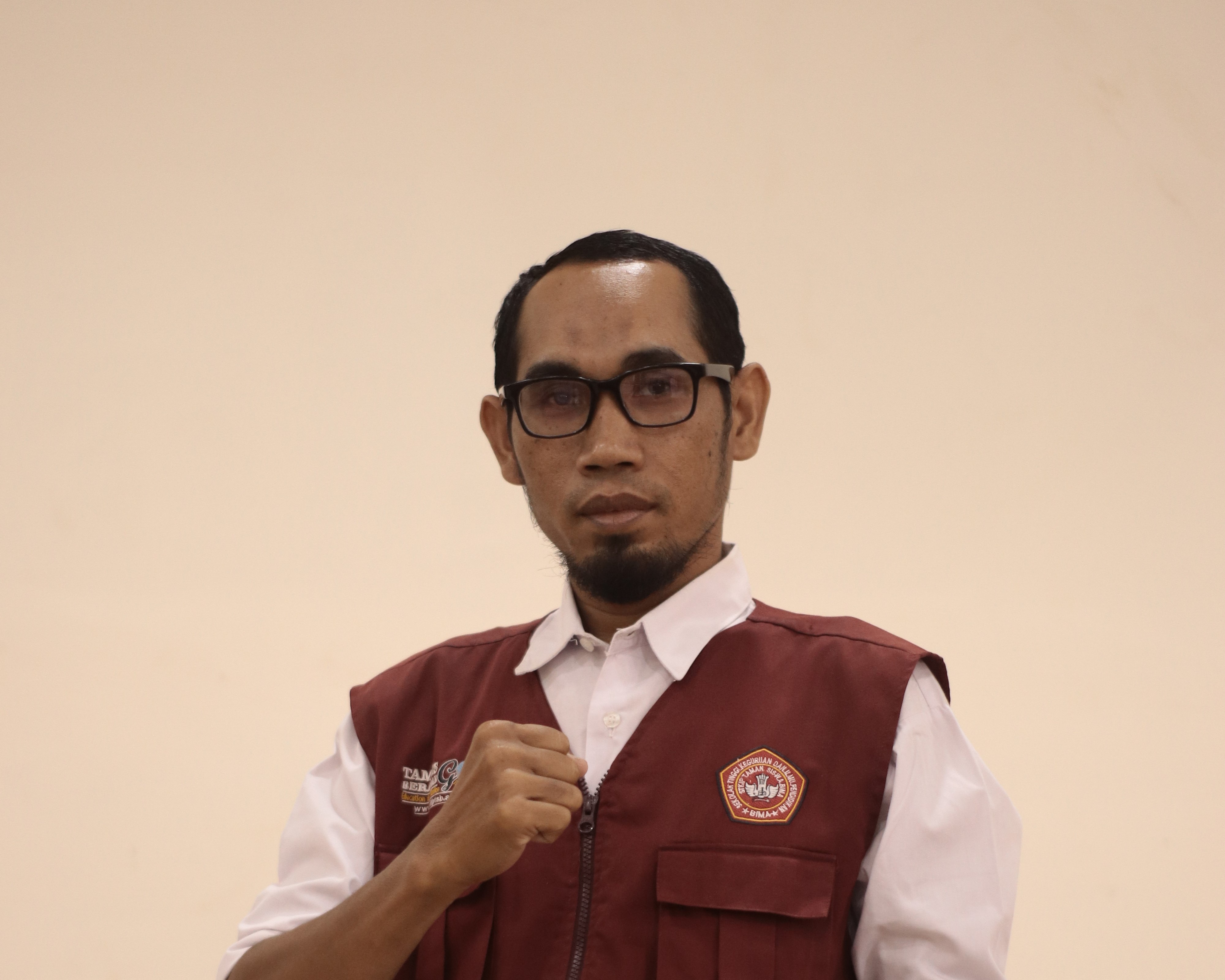 Syarif Husni, Dosen Tamsis Raih Penghargaan Penulis Cerita Anak Dwibahasa Balai Bahasa NTB